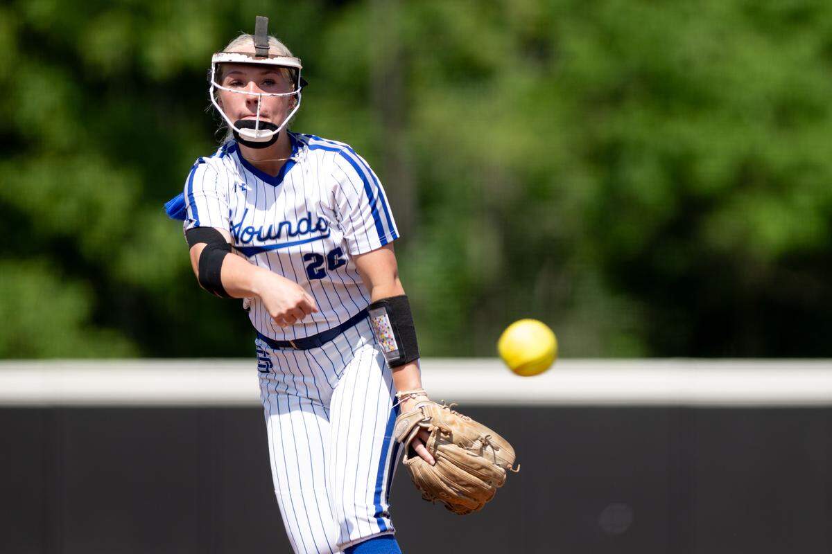 Ocean Springs’ Emma Franklin delivers a pitch Friday in the Class 7A softball state final.