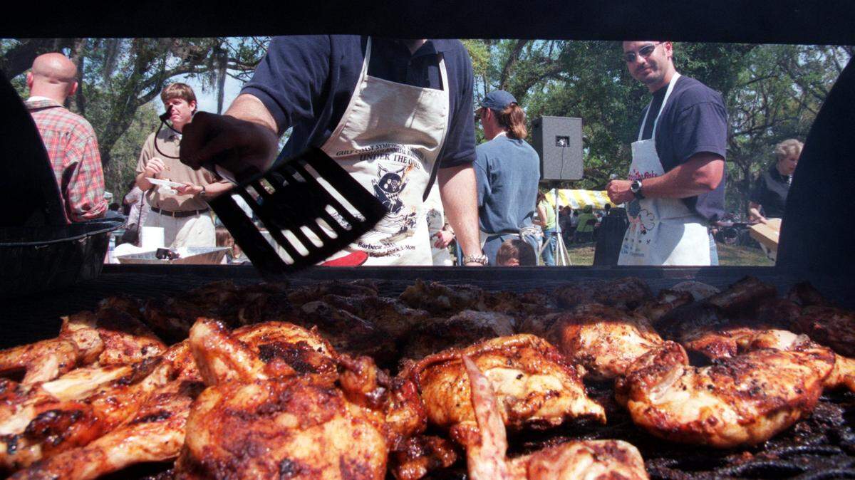 SUN HERALD/FILETeams cook up good eats at a past Barbecue Under the Oaks fundraiser for the Gulf Coast Symphony Orchestra. This year's event will be Saturday at Centennial Plaza in Gulfport.