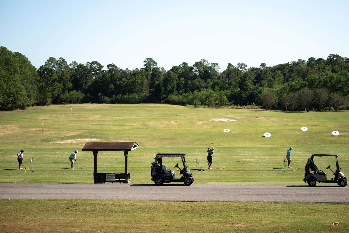 Residents play golf at The Club at Diamondhead on Tuesday, Oct. 14, 2025.