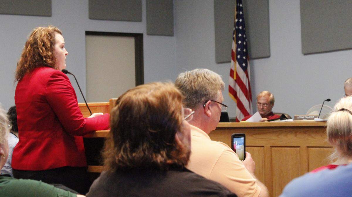 WES MULLER/SUN HERALDBecky Hammond, left, an auditor hired to investigate Bay St. Louis' handling of a federal forfeitures account, delivers her findings to the Bay City Council on Tuesday.