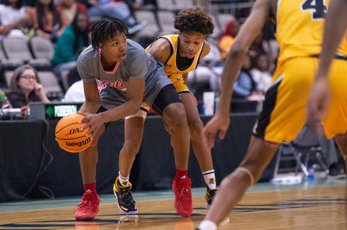 Biloxi’s Rayjaun Daniel keeps the ball away from D’Iberville during Hoopsfest at Mississippi Coast Coliseum in Biloxi on Saturday, Jan. 29, 2022.
