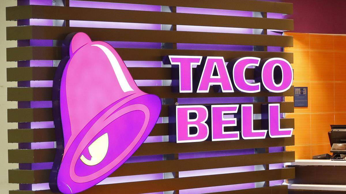 Taco Bell will say farewell to a fan favorite, but plans to bring back two others. Here’s what to know. (AP Photo/Wilfredo Lee)