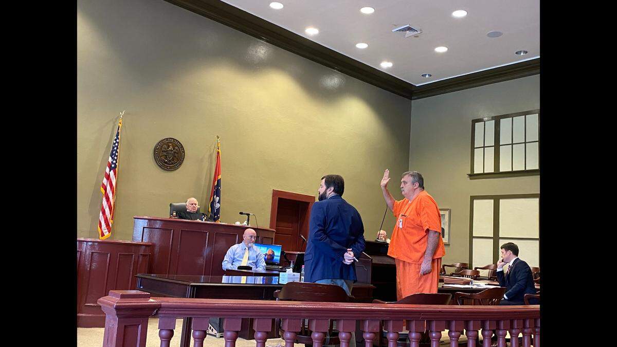 A judge will not allow Ex-Stone County Circuit Clerk Jeffrey O’Neal to bond out of jail in his embezzlement case after he missed court and was jailed.