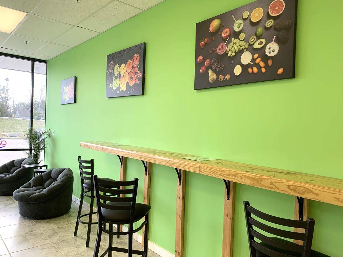 A bar for a quick snack, tables and chairs for leisurely conversation let customers at Ashley’s Juice & Salad Bar in D’Iberville choose how they want to enjoy a smoothie or a fruit bowl.