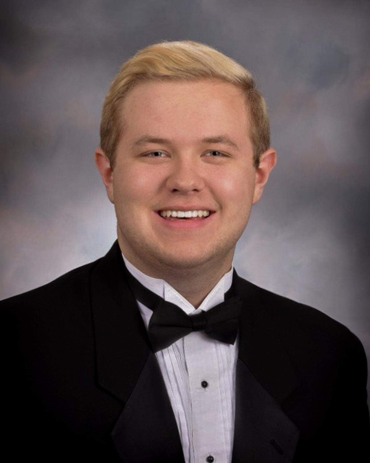 Gulfport HS Salutatorian Weston Signs