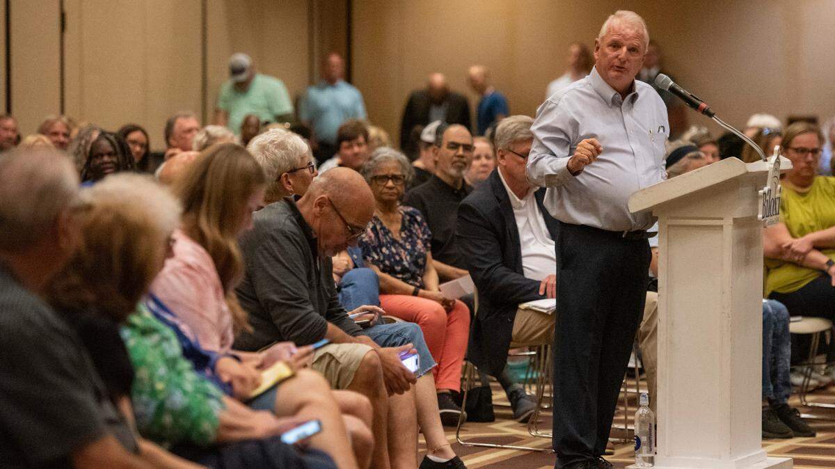 Andy Linville, a candidate for Biloxi mayor, speaks Tuesday evening, April 15, 2025, during a town hall meeting the City Council held about citywide homelessness.