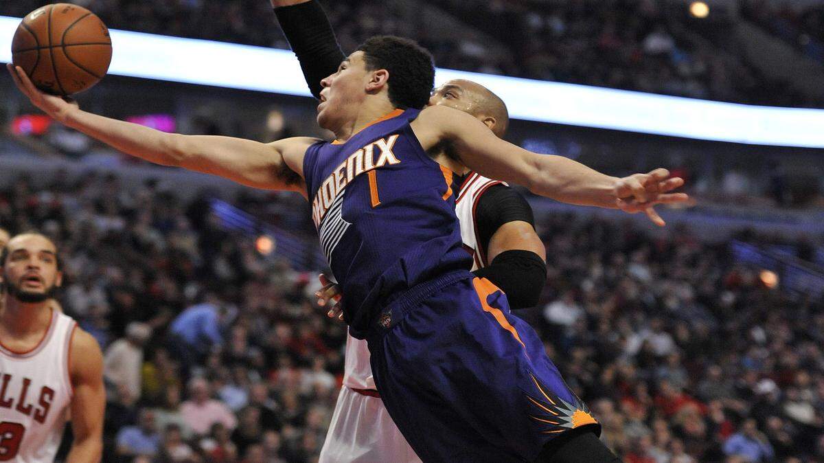 PAUL BEATY/ASSOCIATED PRESS 
 Phoenix Suns guard Devin Booker goes up for a shot against the Chicago Bulls' Taj Gibson (22) on Dec. 7 in Chicago.