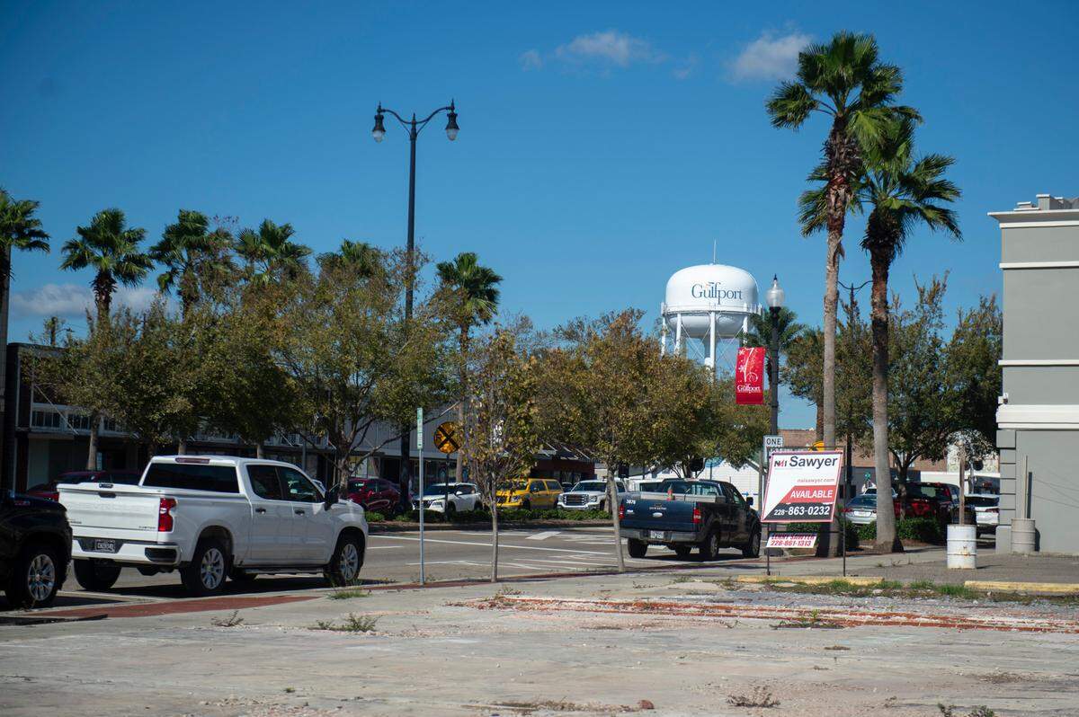 An empty lot in downtown Gulfport is prime space for restaurants, retail or apartments.