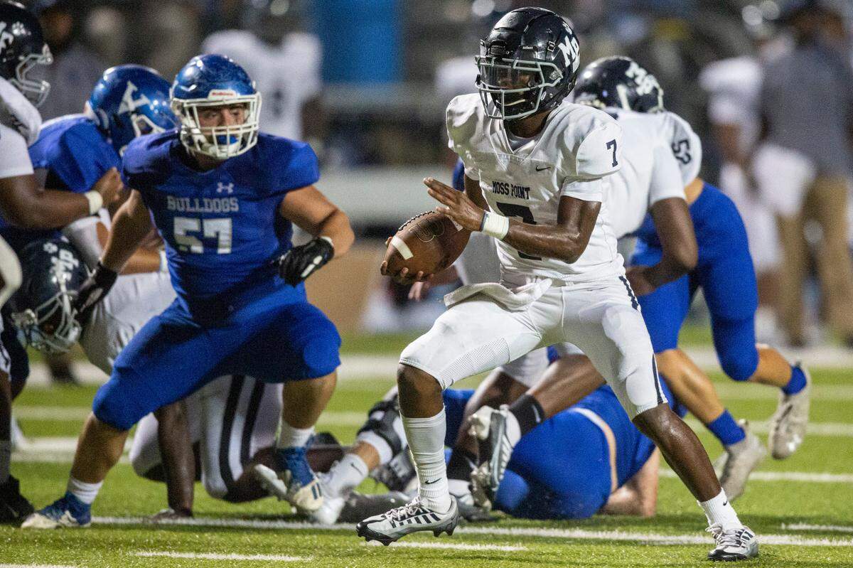 Moss Point’s Ryan Smith (7) runs the ball down the field during a game against Vancleave at Vancleave Football Stadium in Vancleave on Friday, Sept. 9, 2022.