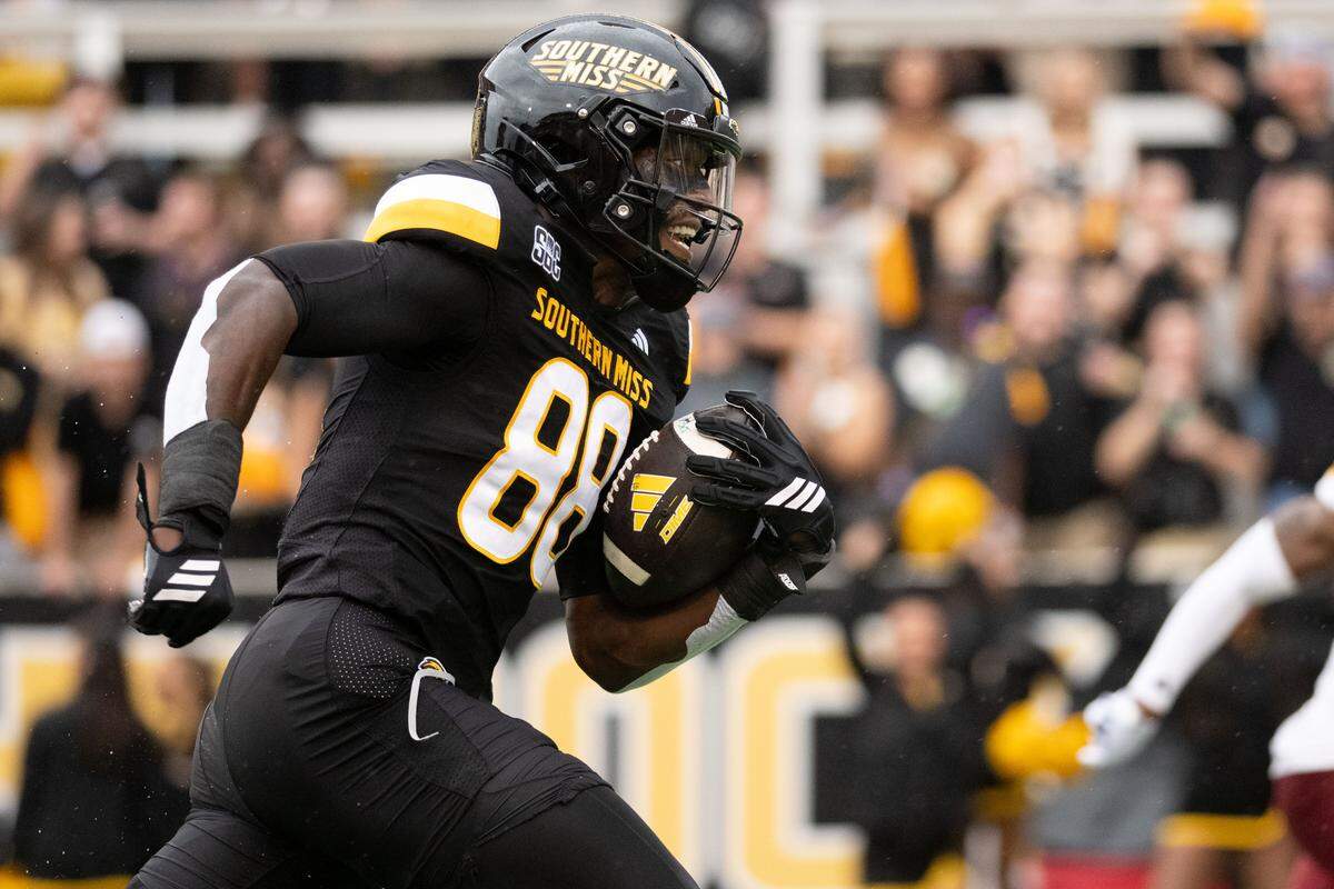 Southern Mississippi tight end Kyirin Heath (88) picks up yards on his way to a touchdown Saturday.