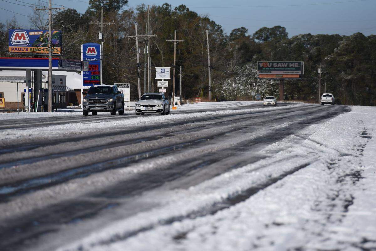 Snow has begun to melt Wednesday, Jan. 22, 2025, on Washington Avenue in Ocean Springs.