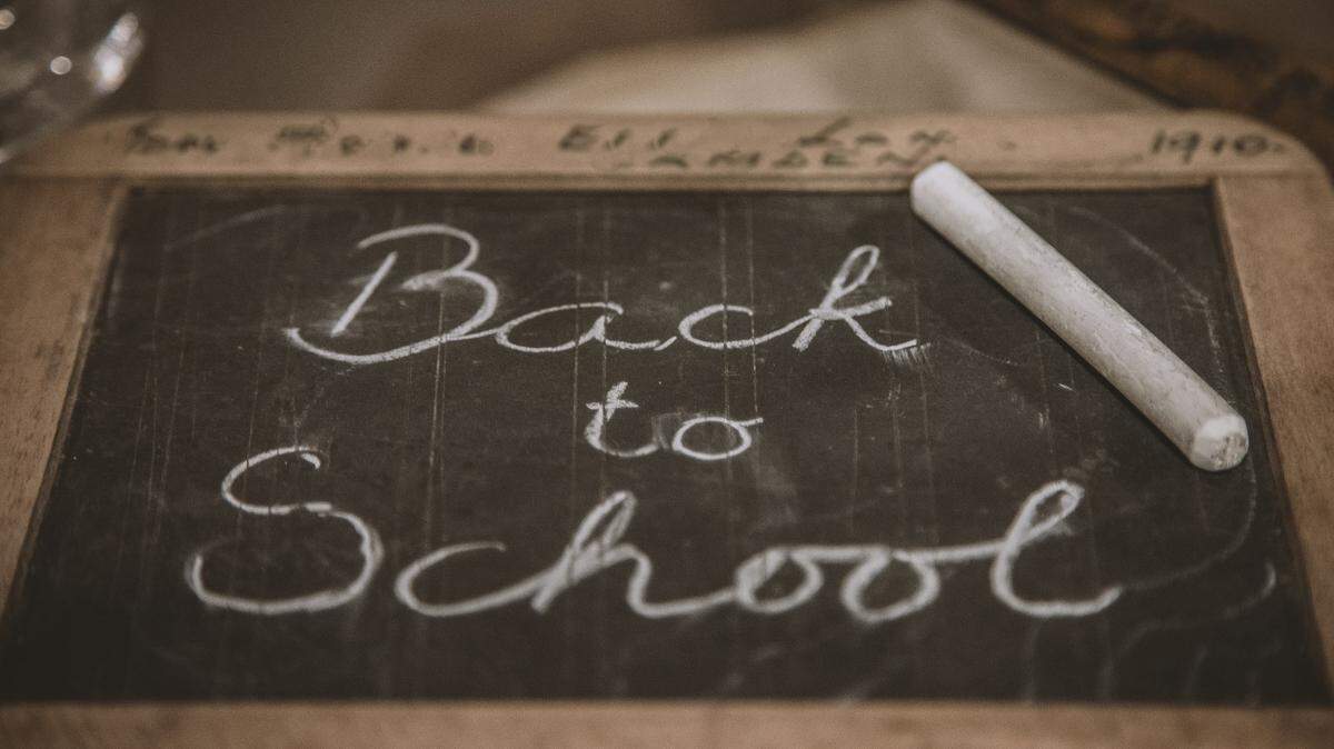 Safety experts are warning parents against sharing sensitive information when posting back-to-school photos of their kids.