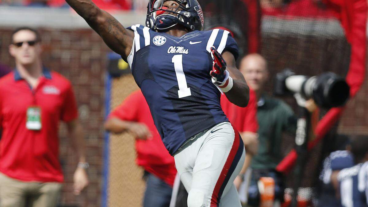ROGELIO V. SOLIS/ASSOCIATED PRESS 
 Ole Miss wide receiver Laquon Treadwell (1) stretches for a 37-yard touchdown reception against New Mexico State.