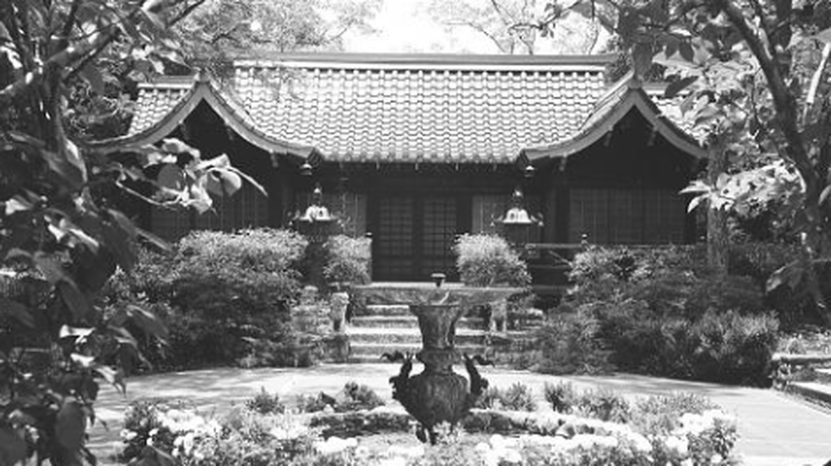 Fountain, sunken garden and guest house in background of a property in Pass Christian, Mississippi