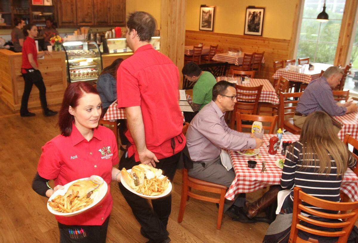 Sal & Mookie’s New York Pizza in Biloxi opened in April 2015. The restaurant closed this week and the new owner is the restaurant group that operates 15 Half Shell Oyster House and Rack House restaurants across the Gulf South,