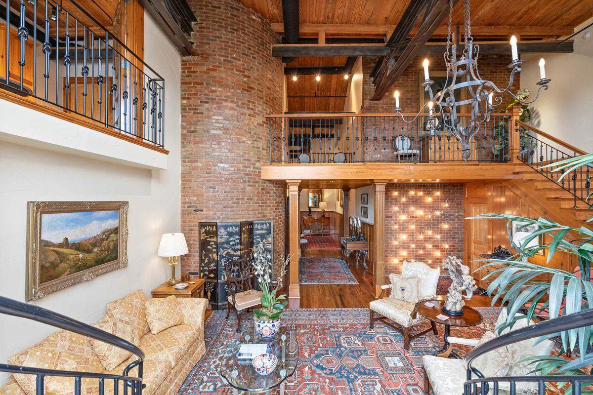 A 36,000 square foot commercial property boasting a top-floor executive suite and private residence is set to be auctioned in Rome, Georgia. Take a look around.