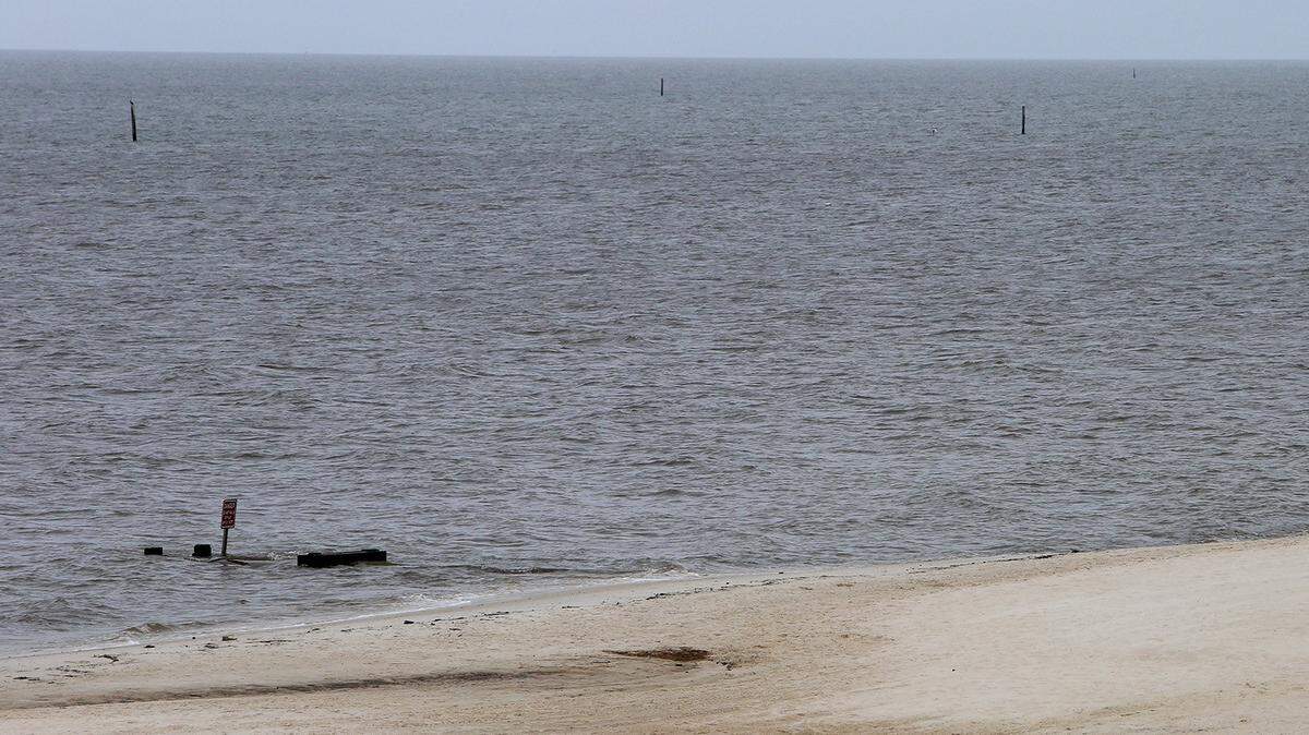A body was found on the beach in Biloxi late Saturday night. Harrison County Chief Deputy Coroner Brian Switzer identified the victim as Tommie Berry, 30, of Tupelo on Sunday.