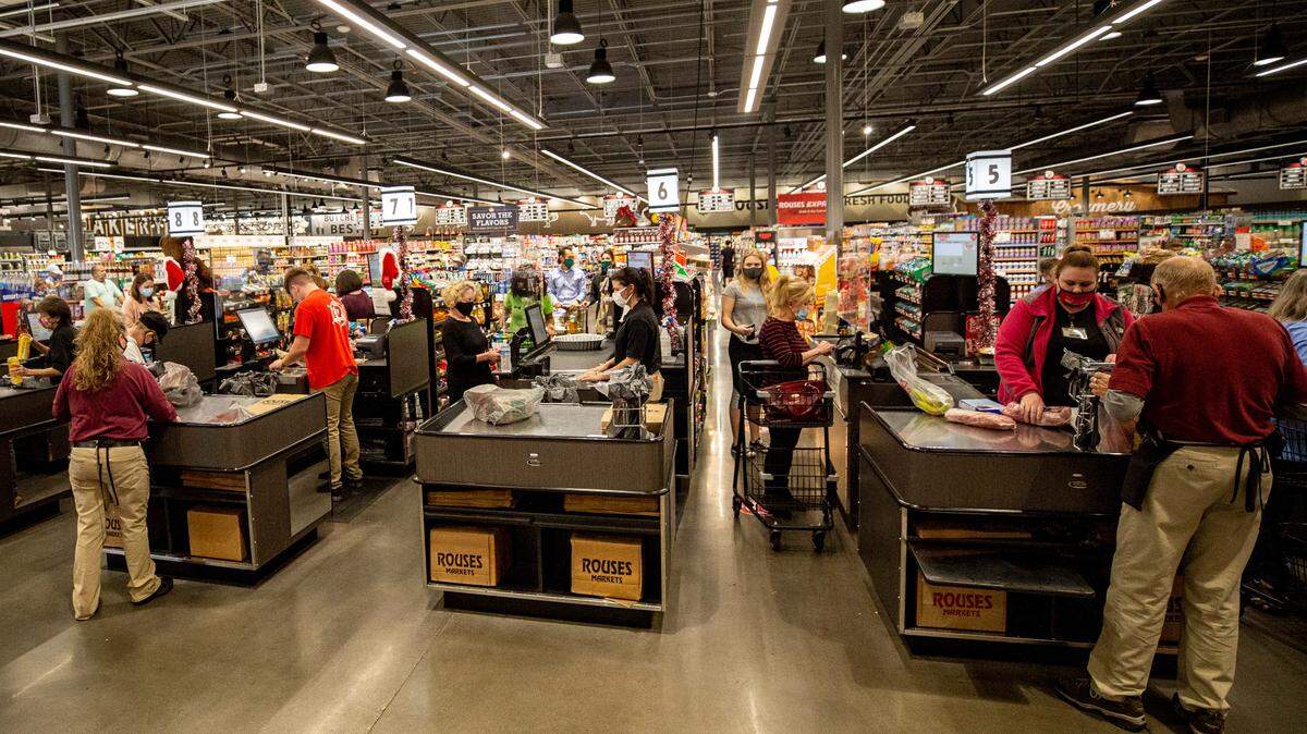 Rouse’s Market in Gulfport was full of shoppers in 2020 as people prepare for Thanksgiving.
