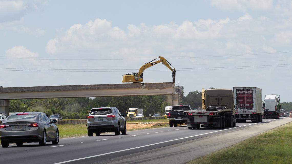 When will eastbound lanes of I-10 close overnight near the MS Buc-ee’s site?