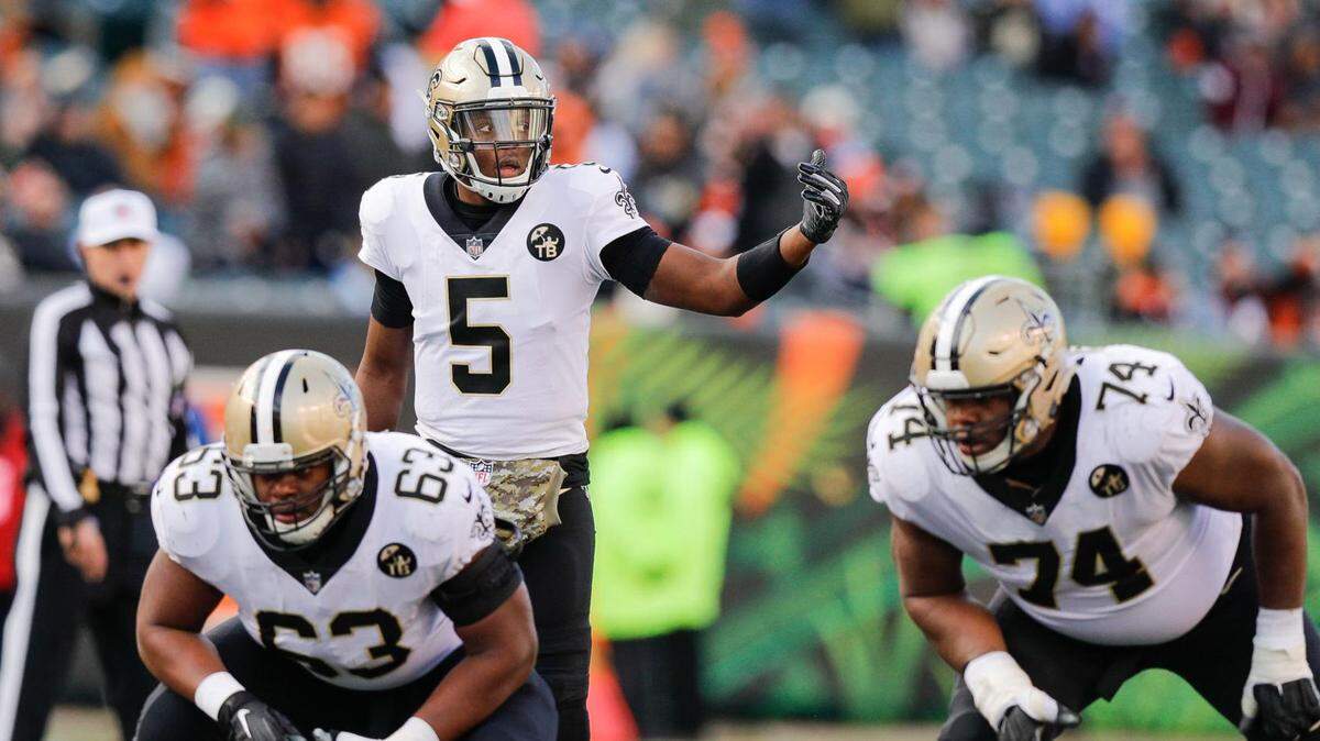 Quarterback Teddy Bridgewater makes a call during the Saints’ game at Cincinatti on Nov. 11.