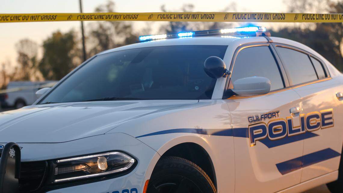 Gulfport officers shoot man after he shot woman on Hewes Ave., police say