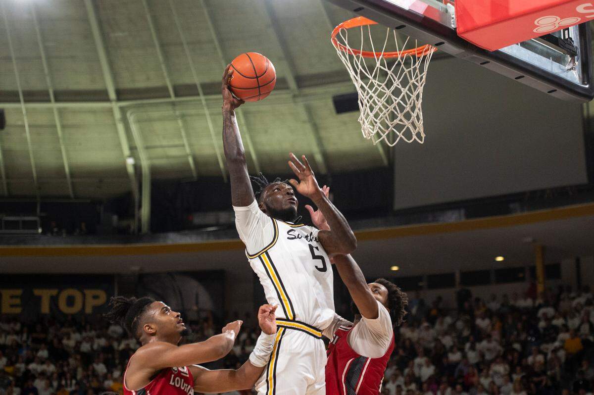 Southern Miss’s DeAndre Pinckney scores during a game against Louisiana-Lafayette at Reed Green Coliseum on Thursday, Feb. 9, 2023.