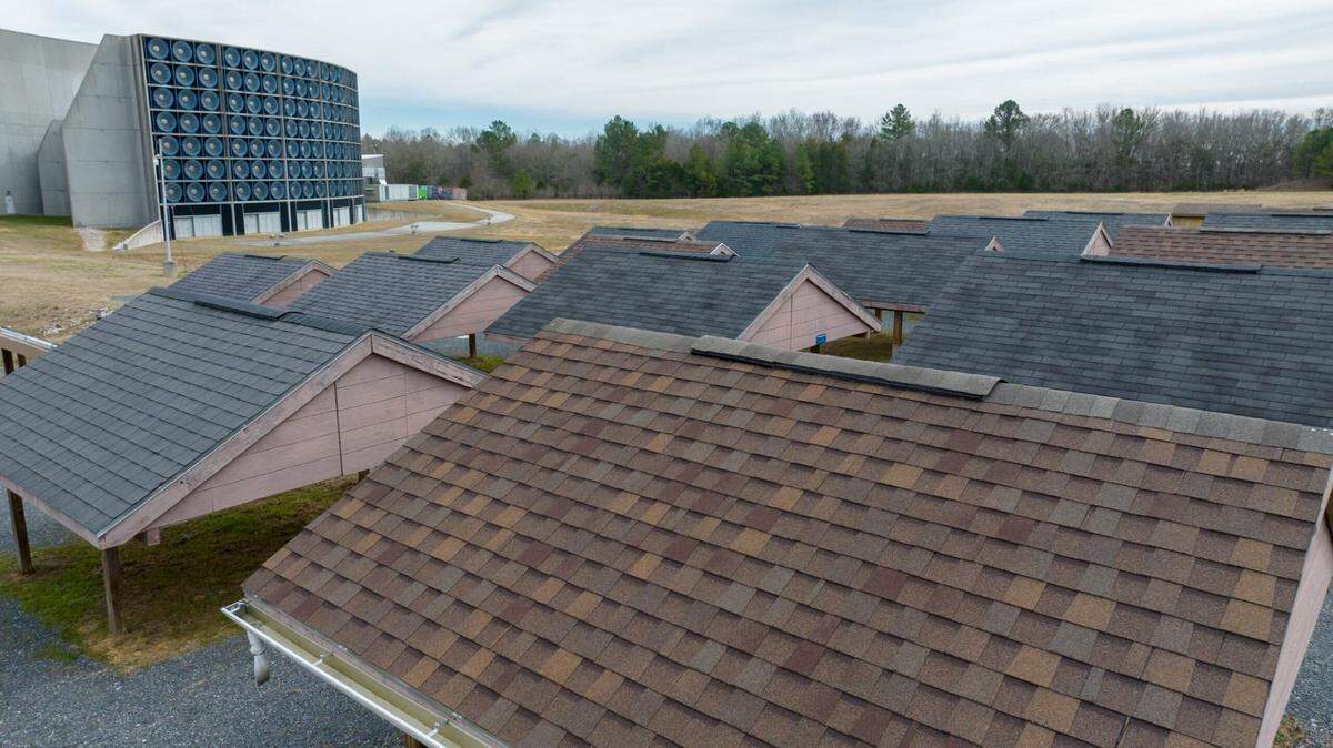 The Insurance Institute for Business & Home Safety’s Roof Aging Farm in Richburg, SC, includes 105 fans that can generate winds of up to 130 mph. The fans are used on 94 test roofs that represent most of the asphalt shingle brands on the market to compare how each stands up over spans of five to 20 years.