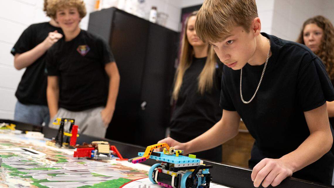 Coast middle schoolers earn ticket to New Jersey for national robotics competition