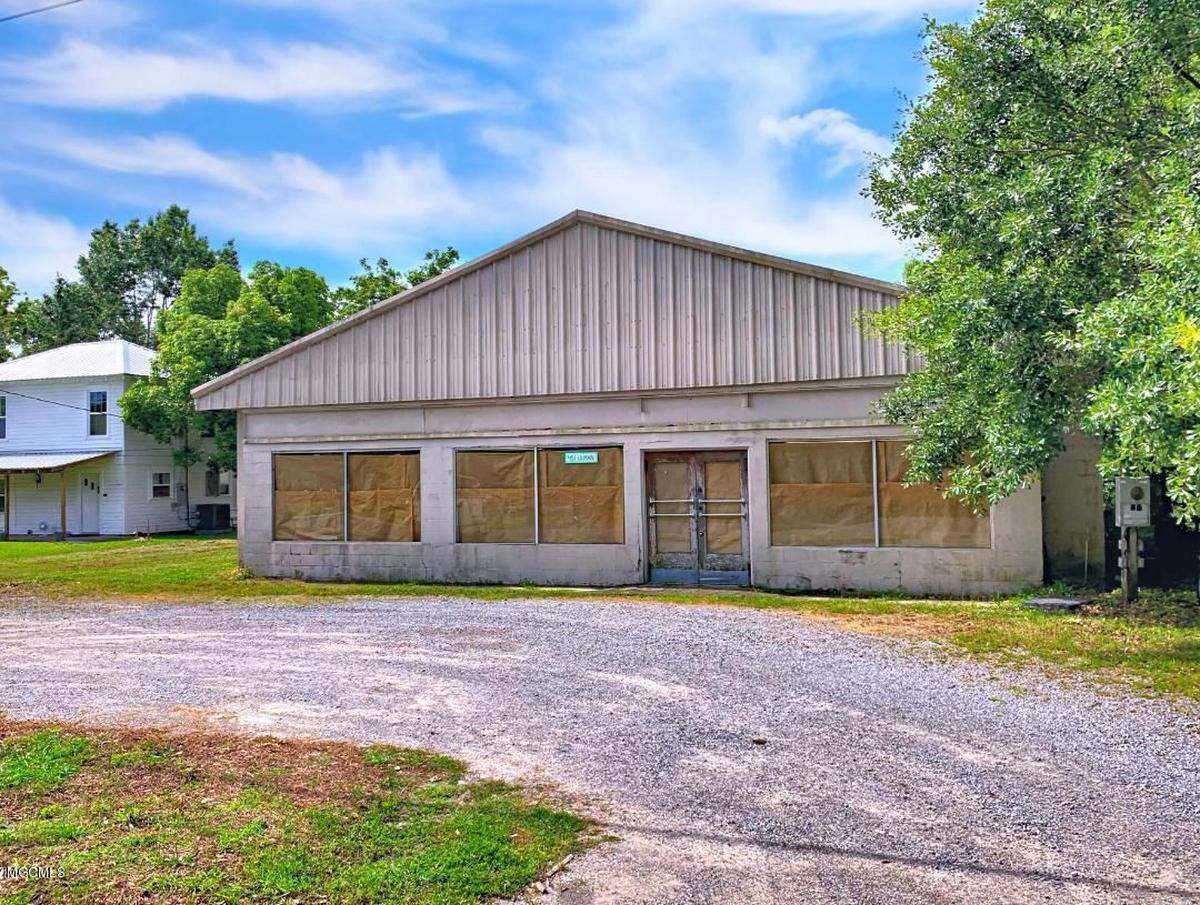 The building on Ulman Avenue before being sold to Corr Contracting.