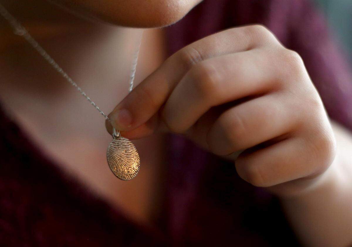 Ashleigh Norris, Lauren Norris’ sister, shows a necklace engraved with Lauren’s fingerprint. Lauren’s family still grieves for her and are unhappy with the sentence that Joey Beard received.
