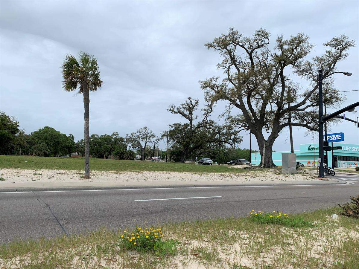 A new Shell station and convenience store will be built on U.S. 90 in Gulfport, where a Shell station stood before Hurricane Katrina.