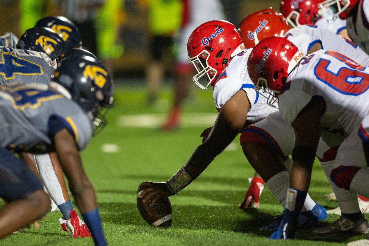 Pascagoula prepares for the snap during a game against Gautier at Gautier High School in Gautier on Friday, Sept. 2, 2022.