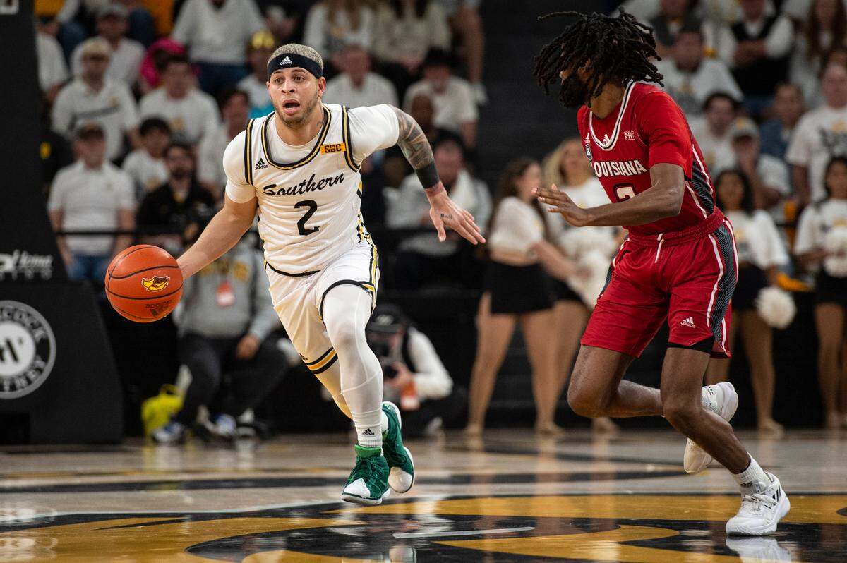 Southern Miss’s Neftali Alvarez dribbles the ball down the court during a game against Louisiana-Lafayette at Reed Green Coliseum on Thursday, Feb. 9, 2023.