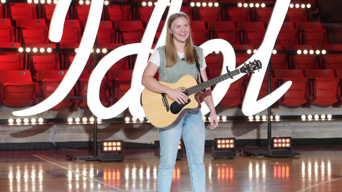 Jennifer Jeffries inched one step closer to Hollywood stardom, auditioning for American Idol judges Luke Bryan, Katy Perry and Lionel Richie.
