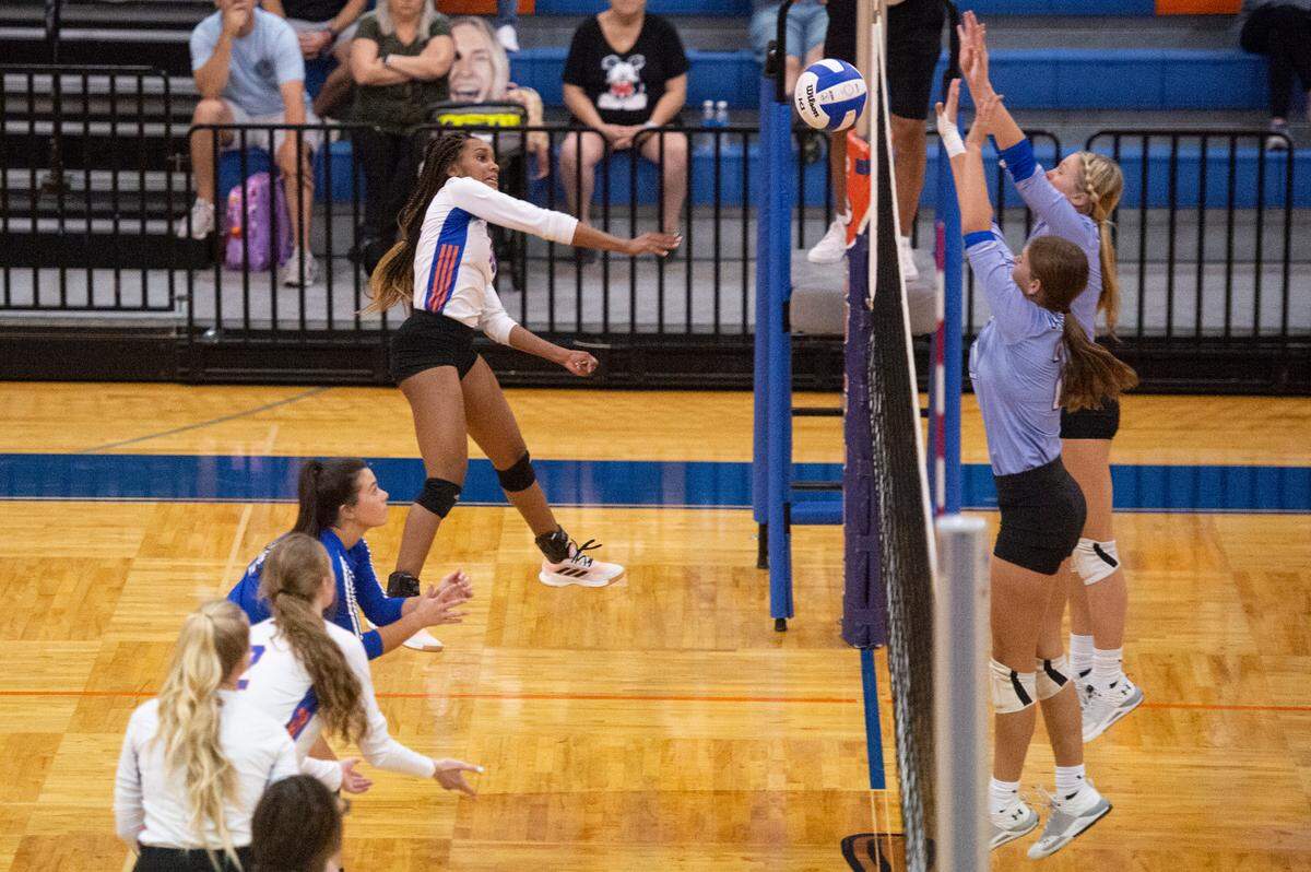 Gulfport’s Jhaida McDuffie spikes the ball during a volleyball match against Ocean Springs at Gulfport High School in Gulfport on Tuesday, Oct. 4, 2022.