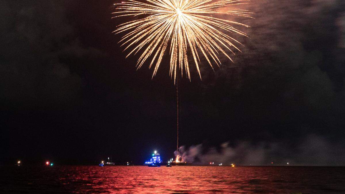 A Fourth of July fireworks display put on by the city of Ocean Springs can be seen from Front Beach in Ocean Springs on Wednesday, July 3, 2024.