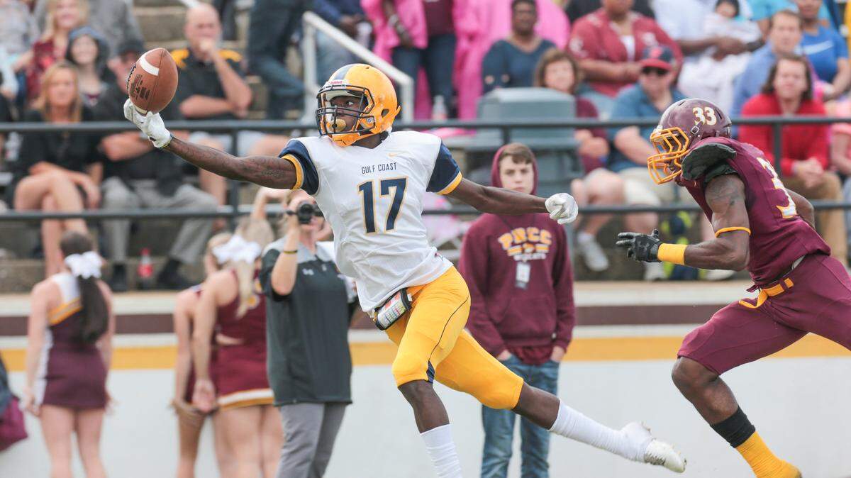 Mississippi Gulf Coast wide receiver Mystikal McGee  pulls down a reception in the Bulldogs’ 30-7 win over Pearl River in Poplarville on Saturday.