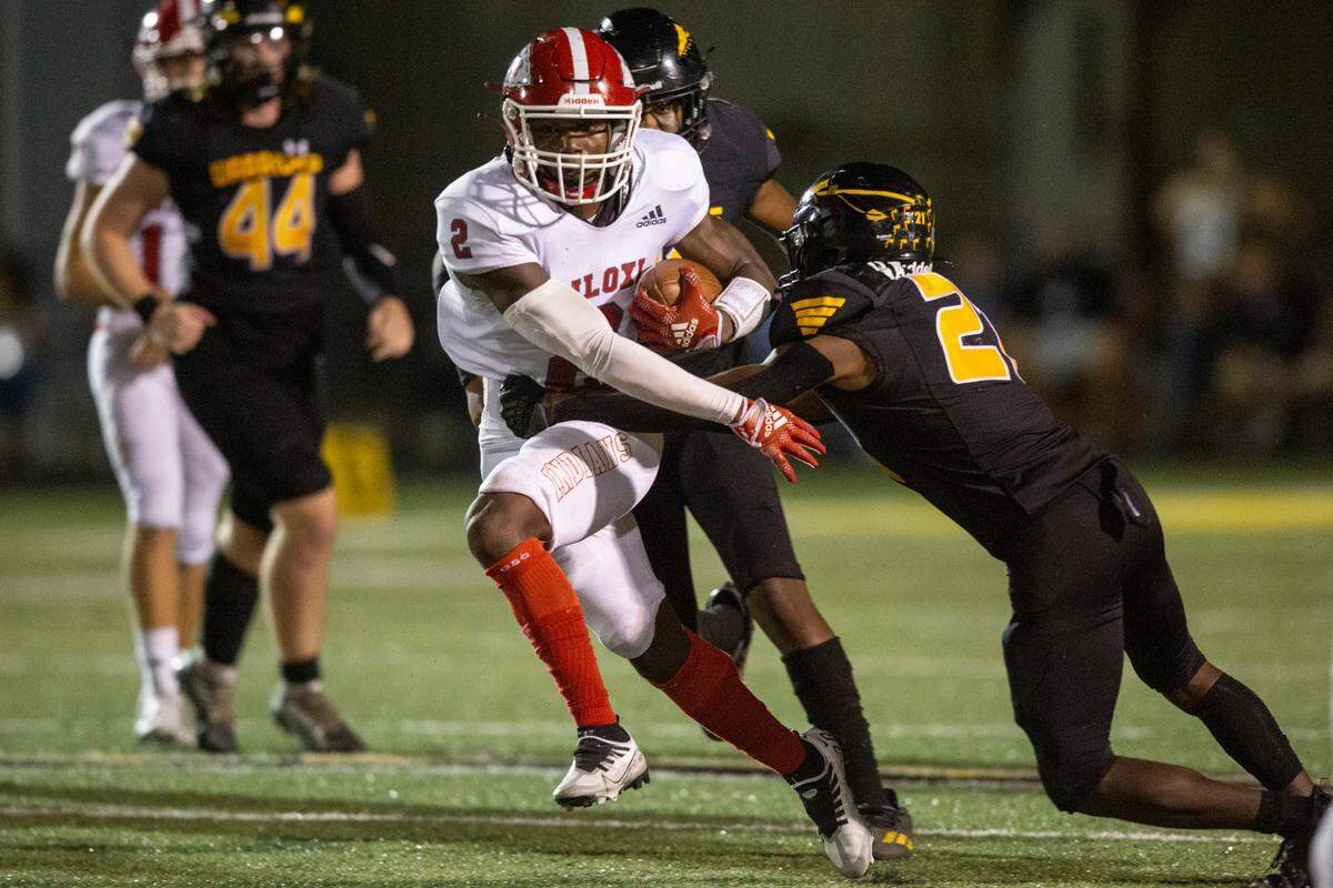 Biloxi’s Damaryion Fillmore breaks away from a tackle to score against D’Iberville during a game at Warriors Stadium in D’Iberville on Friday, Sept. 23, 2022.