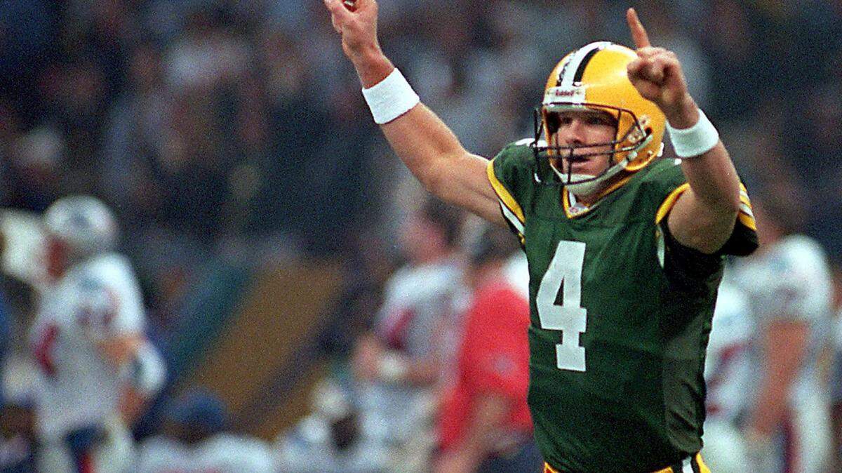 TIM ISBELL/SUN HERALDBrett Favre will have his No. 4 retired by the Green Bay Packers tonight during halftime of their game against the Chicago Bears.