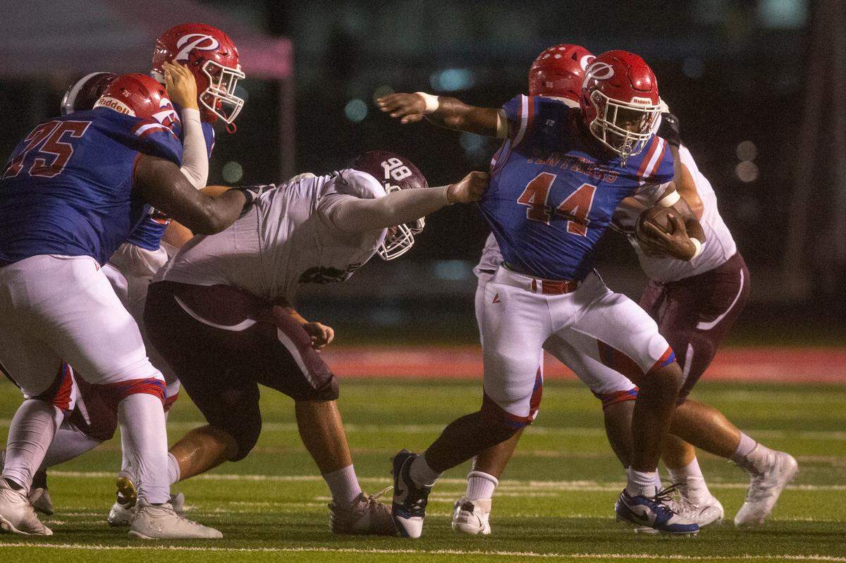 Pascagoula’s Sean Norvell runs the ball during a game against East Central at Pascagoula High School in Pascagoula on Friday, Sept. 6, 2024.