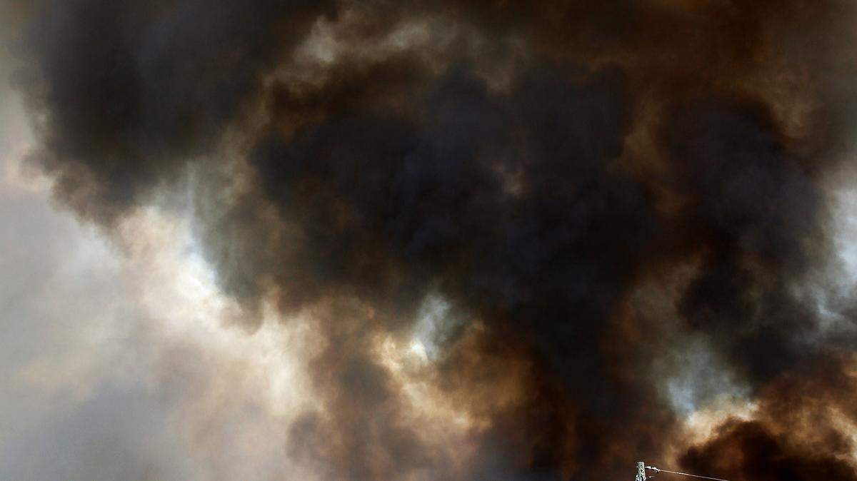 AMANDA McCOY/SUN HERALD/FILE 
 A wildfire rages in woods surrounding the Jackson County Animal Shelter just north of U.S. 90 in Gautier on Sunday, June 26 2011. Area firefighters are urging the public to not burn this weekend because weather conditions are conducive to wildfires.