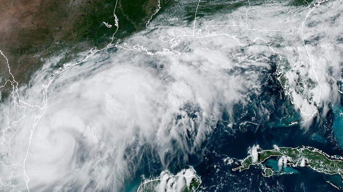 What’s the difference between a tropical storm and hurricane?