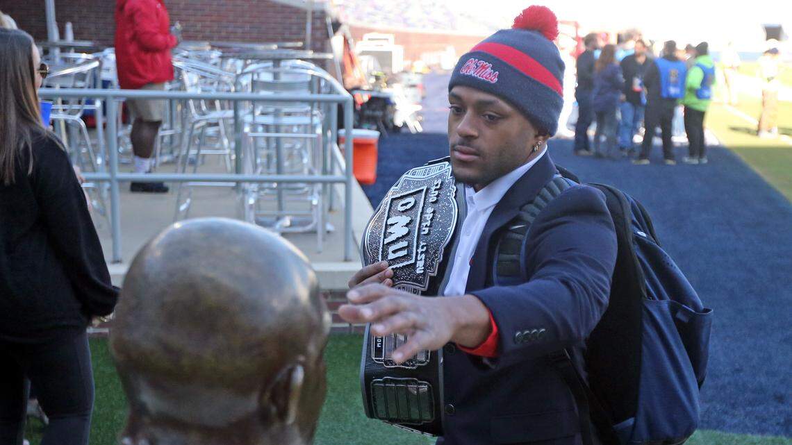 ‘Extremely thankful.’ KeShun Wells’ road from rejection to an Ole Miss scholarship.