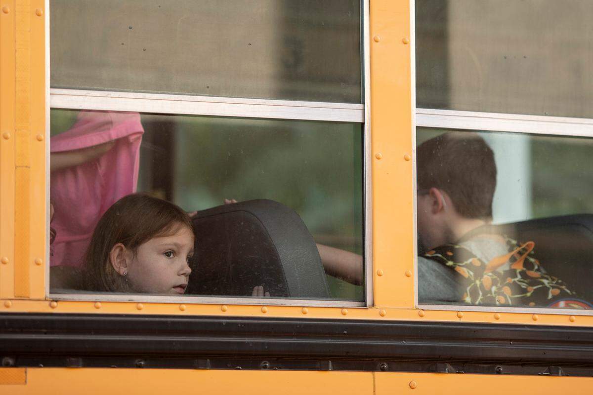 Elementary school students prepare to get off the bus on the first day of school at Magnolia Park Elementary on Friday, Aug. 5, 2022.