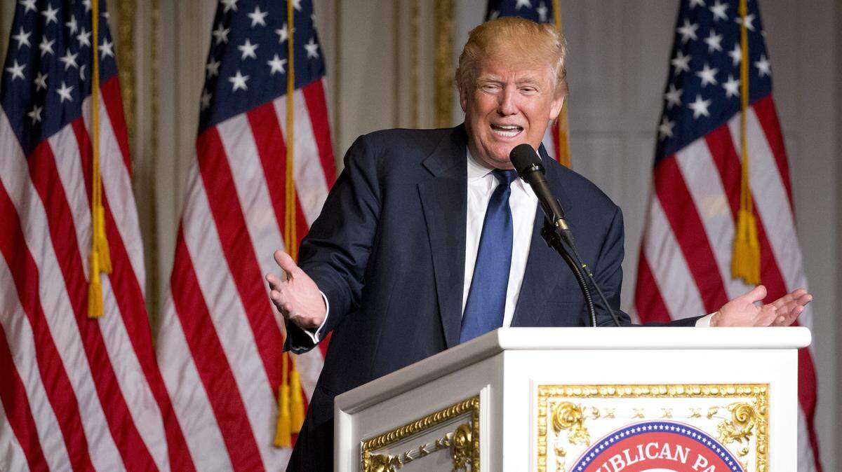 Republican presidential candidate Donald Trump speaks during the Palm Beach County GOP Lincoln Day Dinner at the Mar-A-Lago Club, Sunday, March 20, 2016, in Palm Beach, Fla. (AP Photo/Wilfredo Lee)