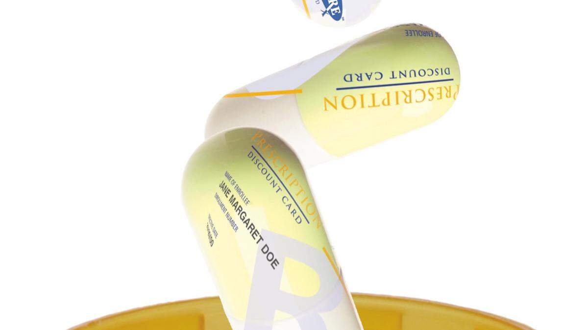 300 dpi 3 col x 11 in / 146x279 mm / 497x950 pixels Alison M. Smith (photographer) and Jim Forrest (illustrator) color illustration of Medicare-approved prescription pills falling into a bottle. The Dallas Morning News 2004 
 
 With BC-SRS-MED-DRUGCARD:DA, The Dallas Morning News by Michael Precker 
 
 
 KEYWORDS: krtbusiness business krthealthmed krtnational national krthealth health krtnamer north america krtseniorhealth krtseniors senior citizen krtusbusiness u.s. us united states krtedonly coddington forrest smith da contributed drug card drugcard grabado health illustration ilustracion medicare medicine negocios pildora pill bottle pills prescription drugs receta salud 2004 krt2004 drug card plan prescription