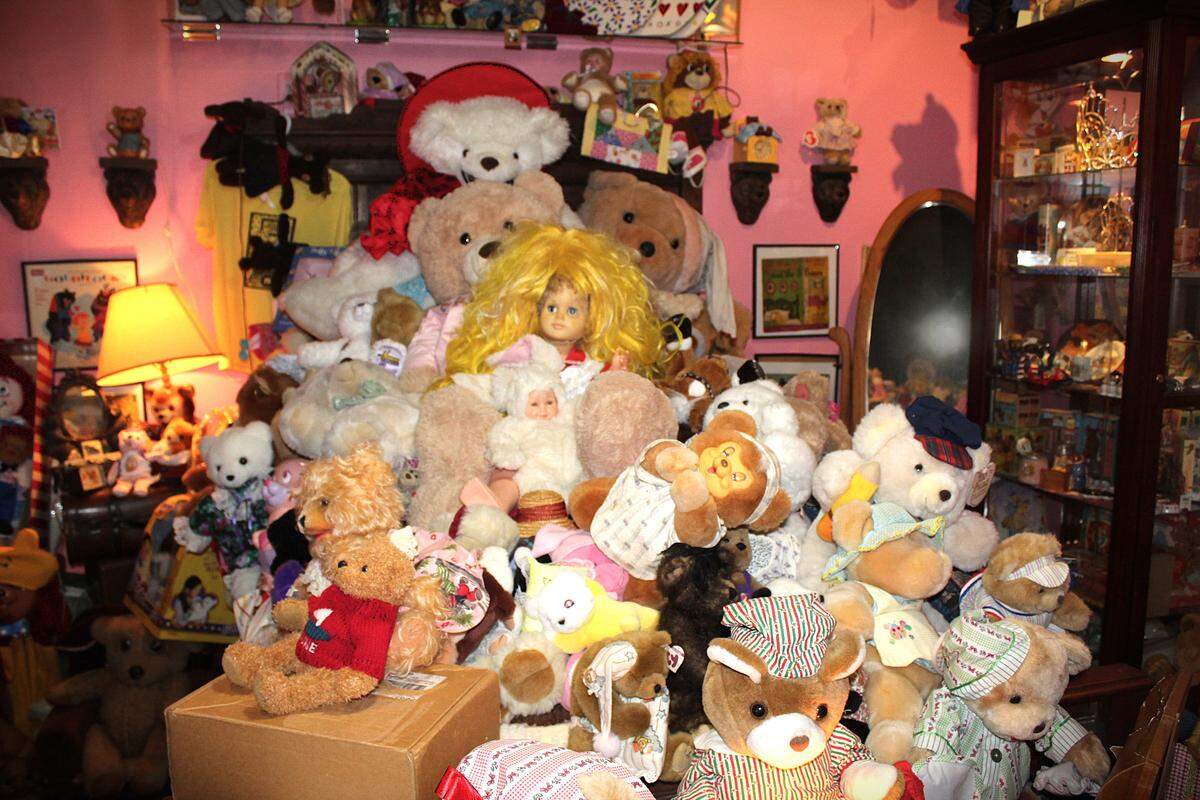 Teddy Bear House Museum Owner Ricky Lenart began collecting bears over 40 years ago. Now, he’s amassed a collection of over 75,000 stuffed animals and bear-related artifacts.