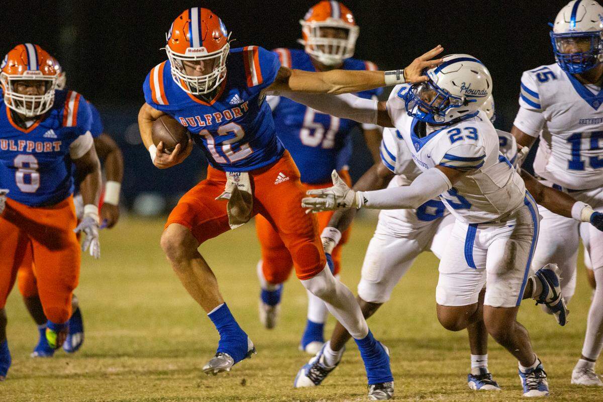 Ocean Springs’ Eric Moore Jr tries to tackle Gulfport quarterback Nico Williams during a game against Gulfport at Milner Stadium in Gulfport on Friday, Oct. 27, 2023. Ocean Springs beat Gulfport 30-7.