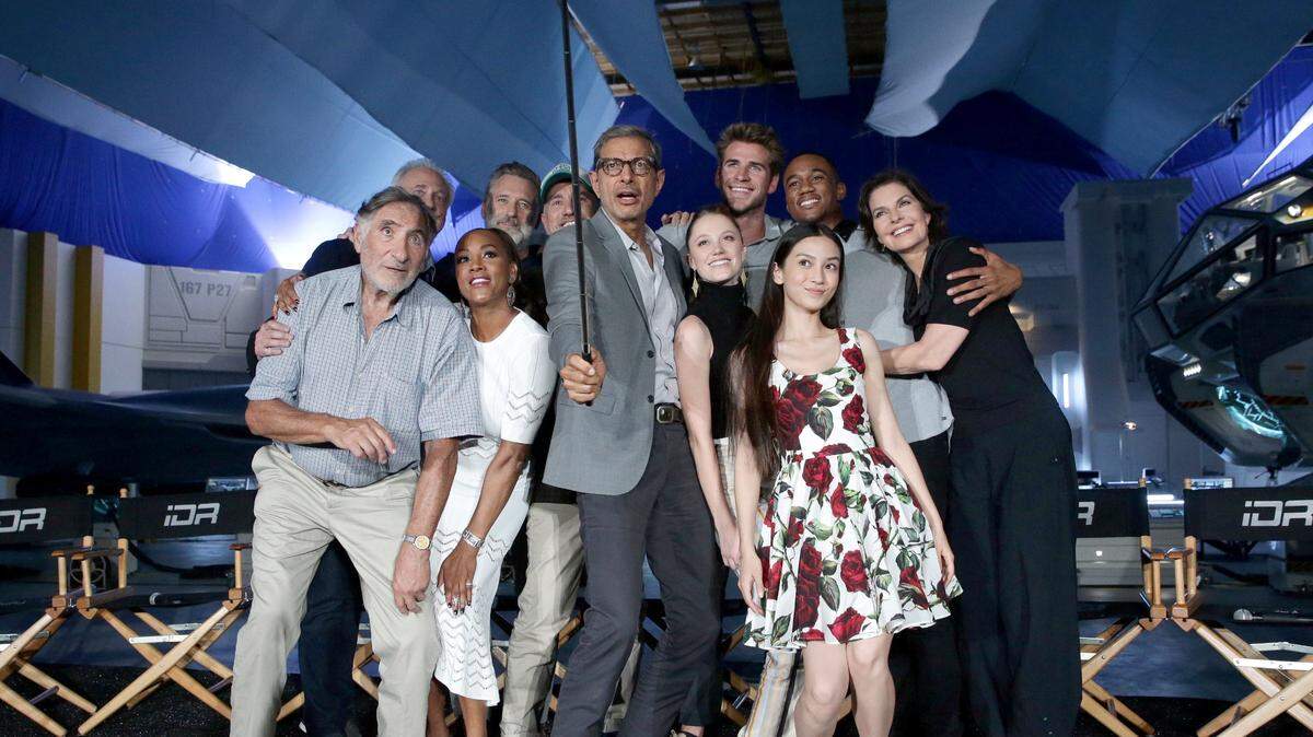 ERIC CHARBONNEAU/INVISION FOR TWENTIETH CENTURY FOXBrent Spiner, Judd Hirsch, Vivica A. Fox, Bill Pullman, director Roland Emmerich, Jeff Goldblum, Liam Hemsworth, Maika Monroe, Grace Huang, Jessie Usher and Sela Ward attend an 'Independence Day: Resurgence' event on June 22, 2015, in Albuquerque, N.M.