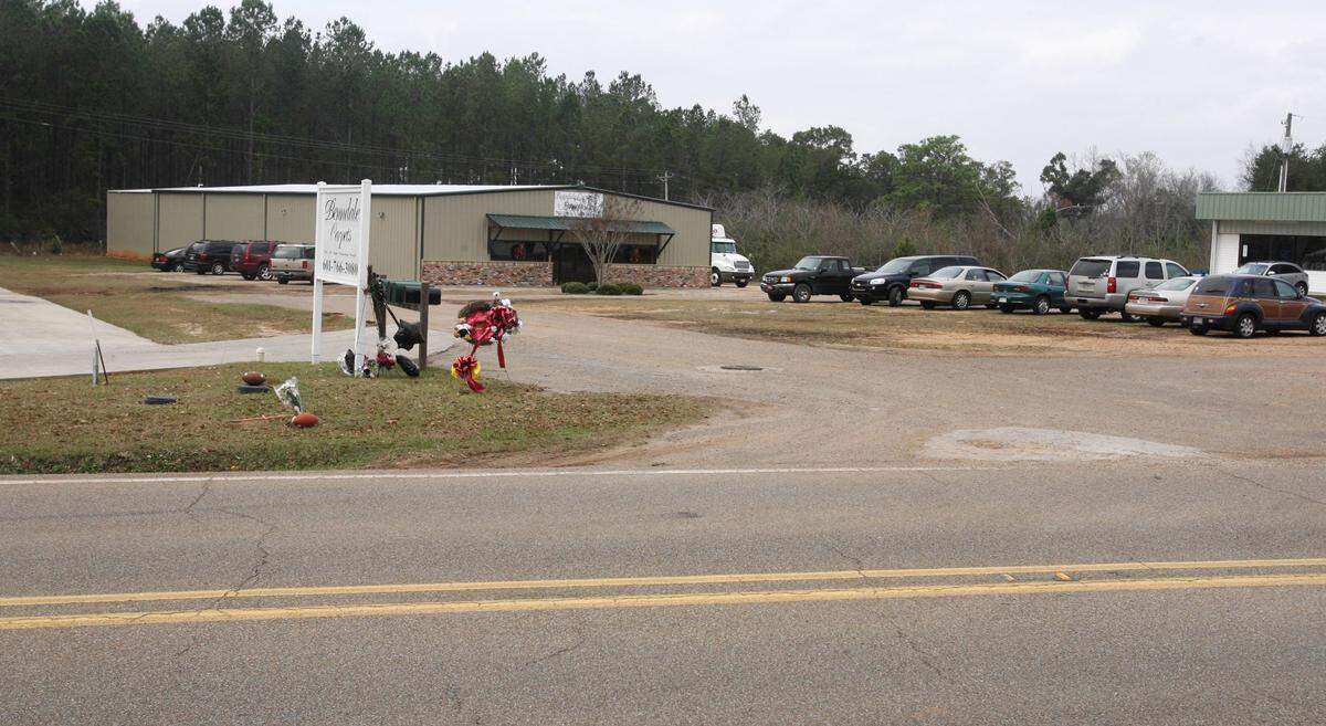 JOHN FITZHUGH/SUN HERALD The parking lot at Bendale Carpet Store on Mississippi 26 in Lucedale where Billey Joe Johnson Jr. died.on December 8, 2008.